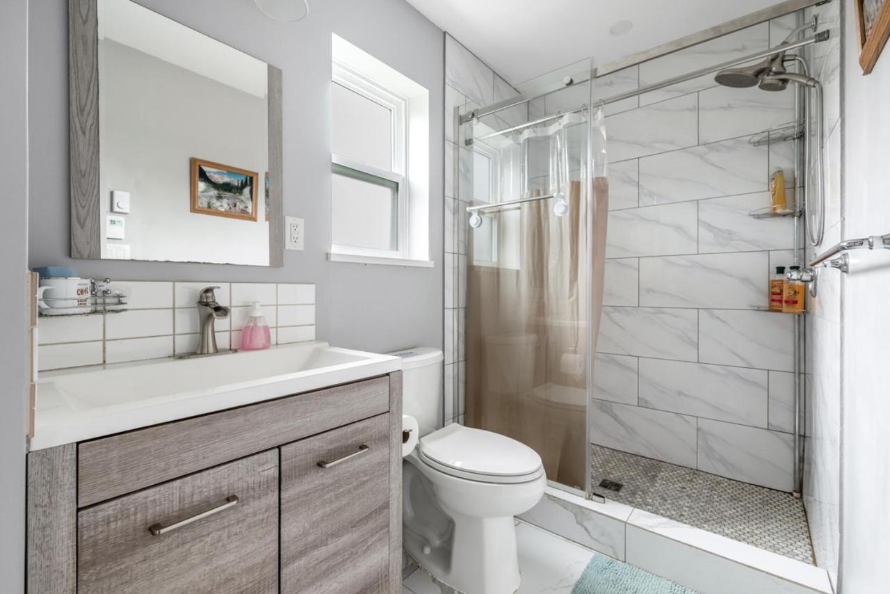 Stylish Dual Bedroom Suite In Van West Vancouver Exteriör bild