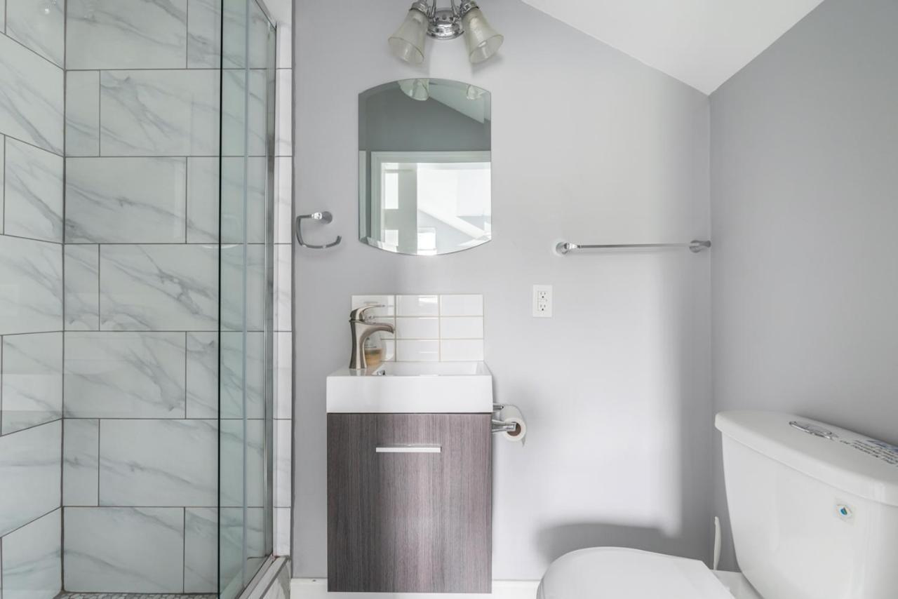 Stylish Dual Bedroom Suite In Van West Vancouver Exteriör bild